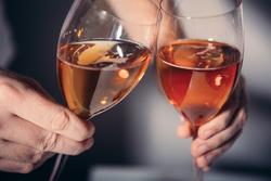 クリスマスに選ばれる店になる! 「カップル集客」の秘訣を人気ワインバー『Drill』に聞く 飲食店経営のノウハウ