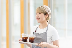 スタバやスシローに続き、マクドナルドもアルバイトらの髪色自由化。ルール緩和で人材確保へ 飲食ニュース・トレンド