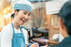 飲食店も要チェック! 社会保険適用拡大に伴う支援「年収の壁・支援強化パッケージ」について解説 飲食ニュース・トレンド