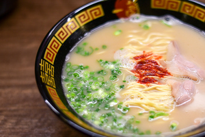 ラーメン『一蘭』の不法就労問題に飲食店の声「法律通りではやっていけない」「社会構造に問題」 飲食ニュース・トレンド