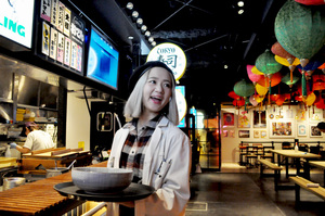 「会いたいと思われる存在に」──『サナギ 新宿』岸 悠莉香さん|ルーキーズ・スナップ 食の仕事人