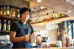 新規出店を考える飲食店の約55%が、ワンオペや少人数運営を検討。背景に人手不足などの課題 飲食ニュース・トレンド