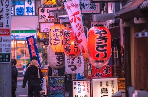 2021年の外食売上、“コロナ禍元年”よりさらに市場縮小。「居酒屋」は前年比42%減 飲食ニュース・トレンド