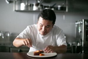 『SNOW』開業1年、海野元気シェフが“ワンオペ”にこだわる理由。すべては「ゲストのため」 食の仕事人