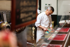 飲食店経営者の「年収」や「悩み」をアンケート調査。赤字店の98.1%が「集客力」に課題 データで見る飲食業界