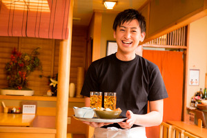 飲食店スタッフの給与実態は? 東京、大阪、愛知、福岡の4都府県の平均給与を調査 データで見る飲食業界