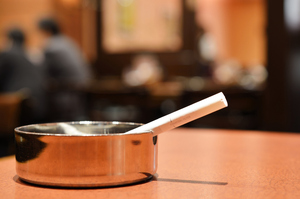 都内の飲食店で「禁煙・喫煙」の店頭表示が義務化。受動喫煙防止条例が一部施行 飲食ニュース・トレンド