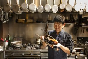 ジビエ料理の旗手、『ラチュレ』室田拓人シェフが考える「サステナブル」な精神とは 食の仕事人
