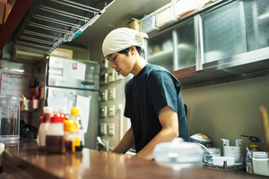 コロナ禍における飲食店の雇用状況は? 正社員では過剰感も、アルバイトは不足の声 飲食ニュース・トレンド