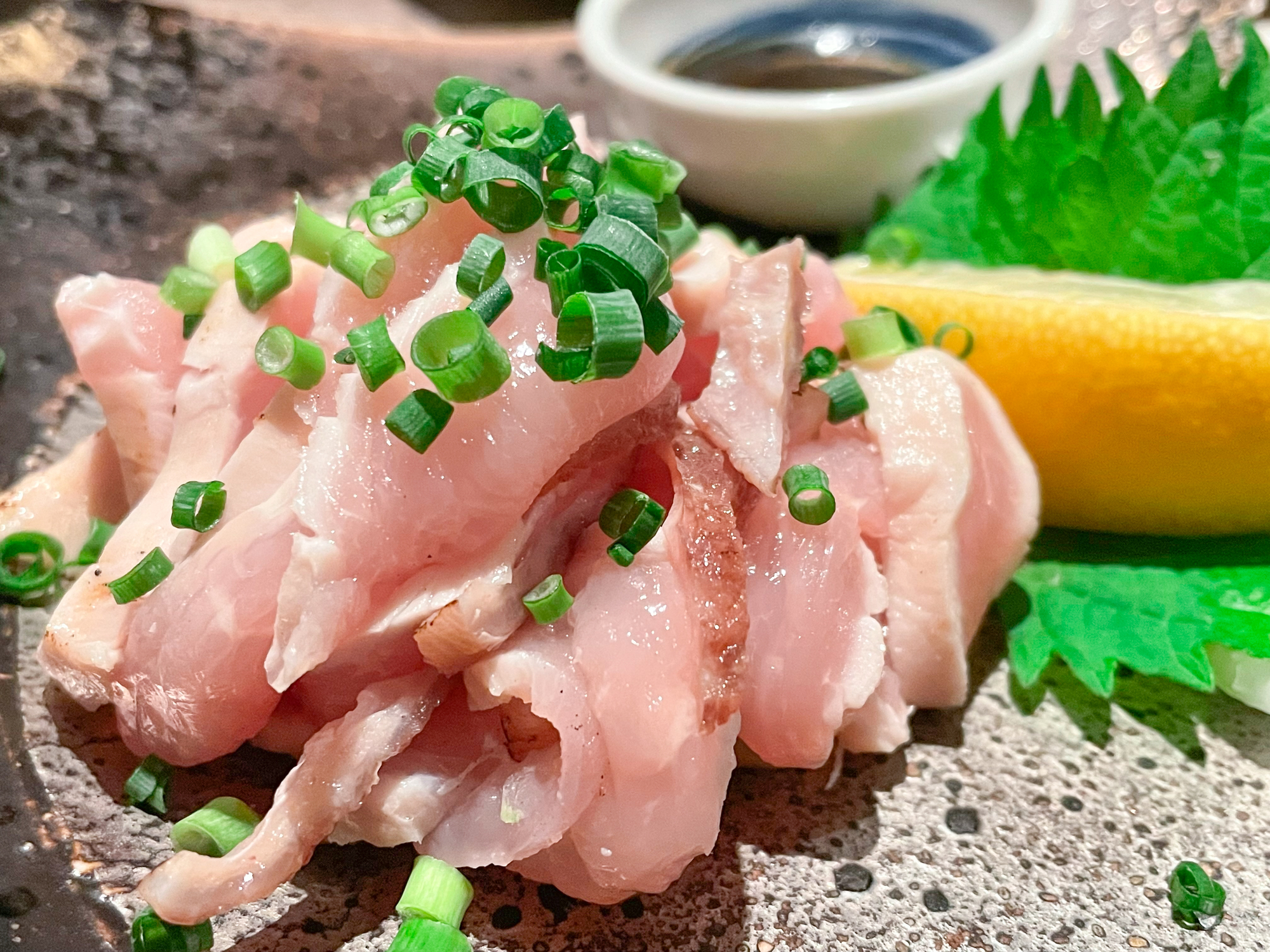 鶏肉の生食による食中毒が増加中。規制は？ 南九州はなぜ生食ができる 