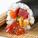 寿司チェーンの2025年「恵方巻」まとめ。くら寿司、スシロー、はま寿司ほか