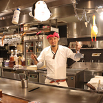 月商750万円売る南阿佐ケ谷の鉄板酒場『呑輝』。繁盛の秘訣は“お祭りワイワイ系”コミュ術