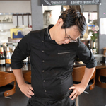 令和７年版「過労死白書」に見る外食産業の働き方実態。変形労働時間制導入など対策も解説