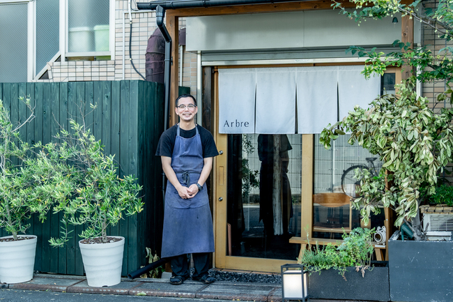 奥渋谷『Arbre』が示す小規模高単価店の生存戦略。あえて人を雇わず、料理とペアリングで客単価2割増