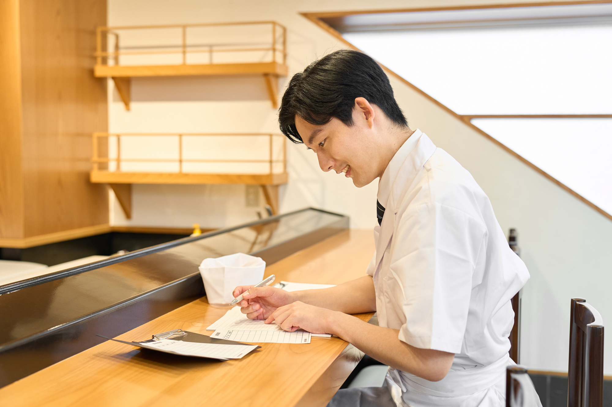 2025年「最低賃金改定」に飲食店経営者の本音は? 約16%が「経営継続 2025年「最低賃金改定」に飲食店経営者の本音は? 約16%が「経営継続