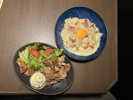 今回はカルボナーラと唐揚げ❣️
普段も日替わりで、さらに自分で追加で作っていいらしい⁉️😳