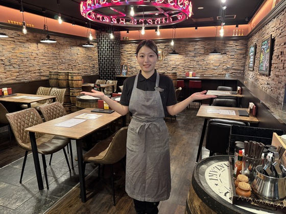 地下バル Alberoの制服画像