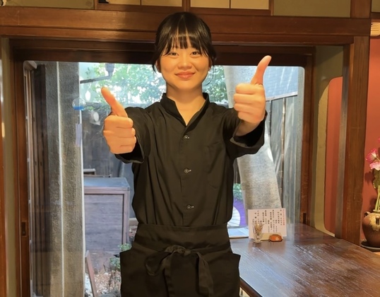 神楽坂 おいしんぼ 本店の制服画像