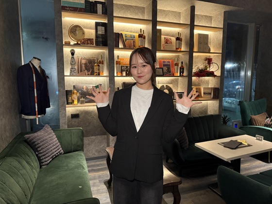 BAR MELTの制服画像