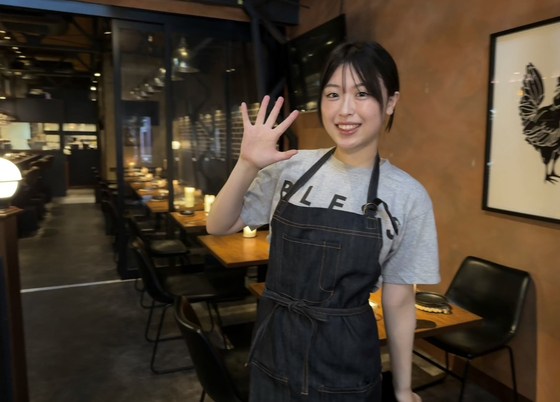 お店のオリジナルTシャツにエプロン！
Tシャツは背中面もキュートだった🥹🐔