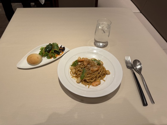 今回はパスタを食べたよ！
他にもオムライスやチャーハンなど、ランチ出勤時はジャンル問わず日替わりで食べれるよ！