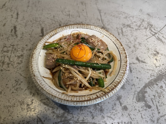 今日はレバニラ炒めだったよ❣️🥩
店長が日替わりで作ってくれるんだけど、絶品すぎて秒完食🥲💗
お肉食べたいときは、お腹いっぱいになるように、たらふくお肉料理出してくれるからついつい甘えがち👉🏻👈🏻🥹