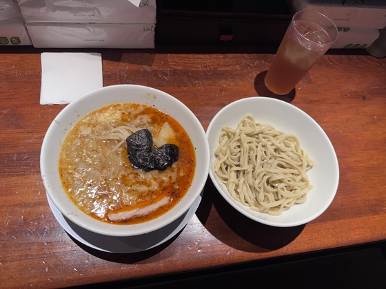 メニューから選べるんだけど、今回は店長おすすめのつけ麺にしてみたよ❣️
メニュー豊富すぎて選べなかったぁ😂