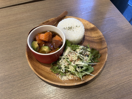 今回はワンプレートでアボカドサーモンマグロポキ❣️🥑🐟
普段もなんでも好きなもの出てくるみたい😹
自分で追加で作っちゃうスタッフもいるんだとか👀👍