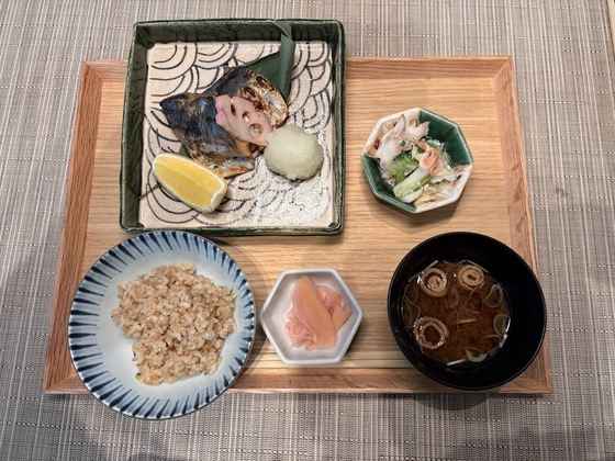 この日のまかないは和食御膳💖🐟
日替わりでカレーや和洋中のまかないが出たりするよ✨