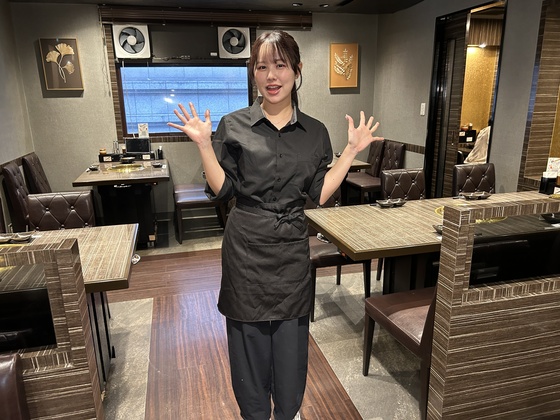 黒いワイシャツにサロンの貸し出しがあるよ❗️
黒いズボンとスニーカーを用意すれば大丈夫🙆‍♀️