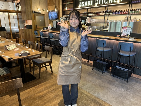 クラフトビールキッチンの制服画像