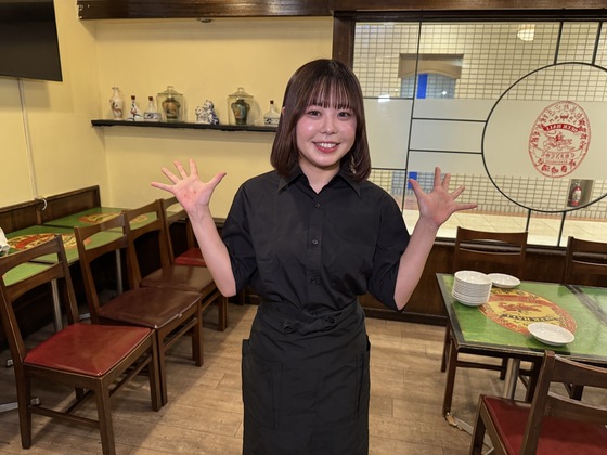 紅虎餃子房 丸の内センタービル店の制服画像