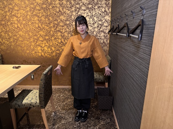 個室和食 肉割烹 吟次郎 品川駅前店の制服画像