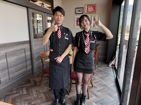 制服可愛すぎるよね😽
赤のしましまネクタイがポイント💞