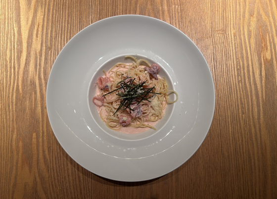 まかないは和食が多いよ！この日はパスタをいただきました！✨
ぷりっぷりのイカがごろごろで濃厚クリームが最高🥹
口いっぱいに頬張りたくなっちゃう、、
