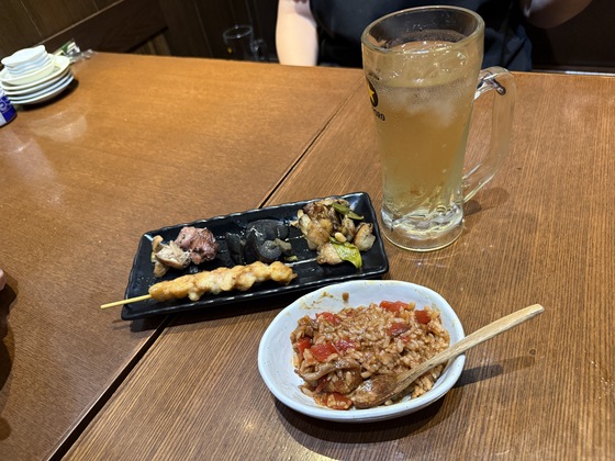 今回のまかないはおばんざいとカレー炒飯！
自分で好きなもの作っても良いしマスターにお任せしてもOK！
