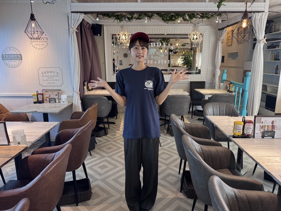 ロゴ入りTシャツとキャップでラフで動きやすい🧢