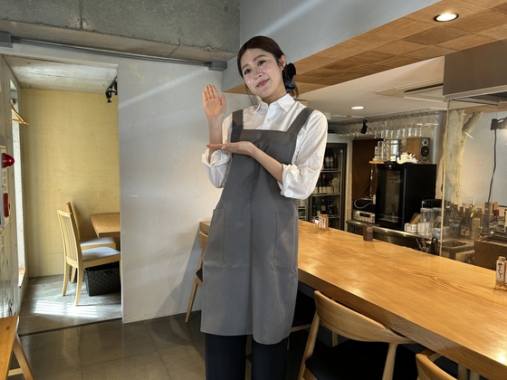 シャツとエプロンと靴の貸し出しがあるよ！
黒いズボンだけ用意すれば大丈夫👌