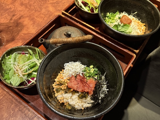 今日は梅茶漬けを食べたけど、他の料理も出してくれるんだって！
しかもドリンク1杯付き...！🍹好きな飲み物飲めちゃうのは最高だよね🥹