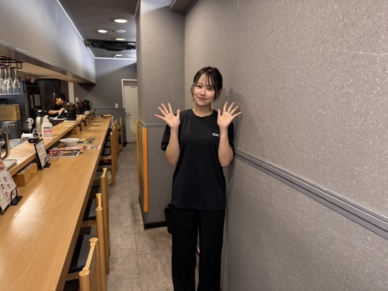 制服はオリジナルTシャツ！髪色ネイルピアス自由◎