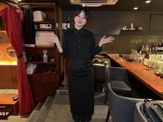 黒いシャツとサロン！首には黒い蝶ネクタイをつけるんだけど、これがすごく可愛かった！🎀