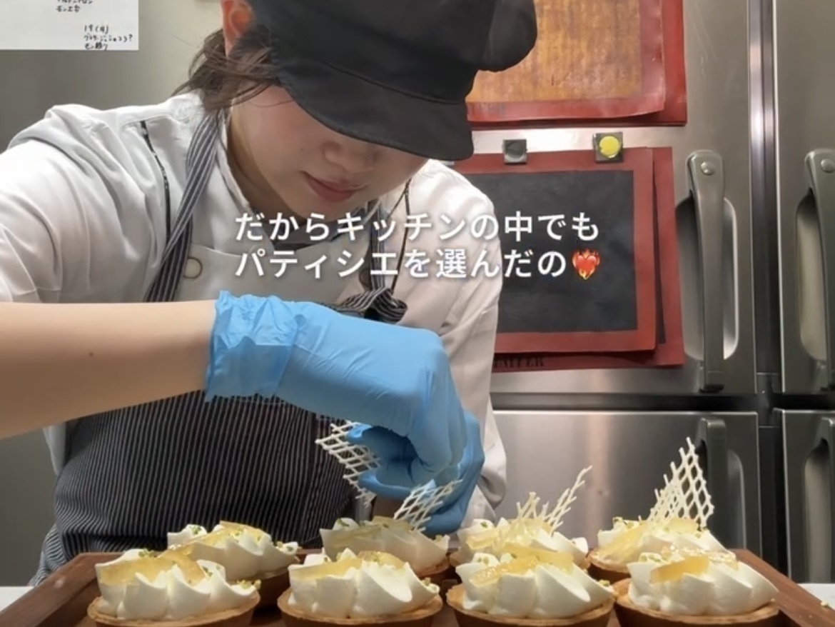 銀座三越にある今回のバイト動画は… 『Bon Bonheur』で働くパティシエールの日常vlog