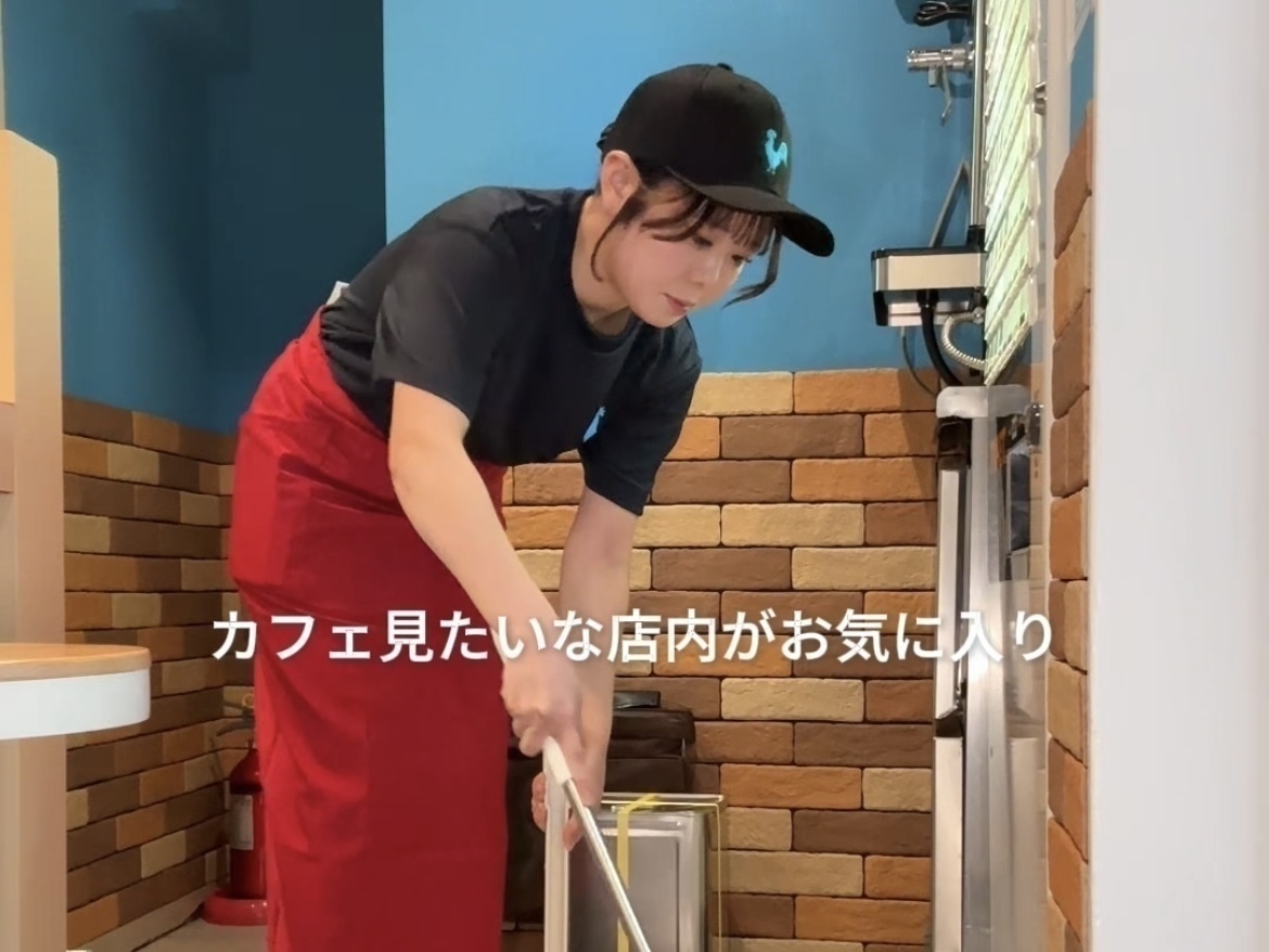 オープニングの『鶏之諺TOKYO01』でバイトする 学生の1日