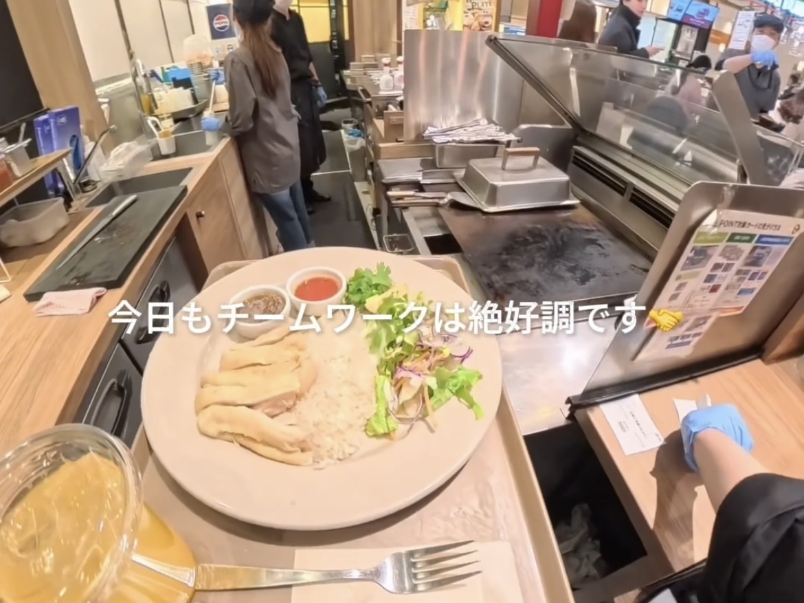 『T.N. MEAT WORKS』のフードコートスタッフが見てる世界