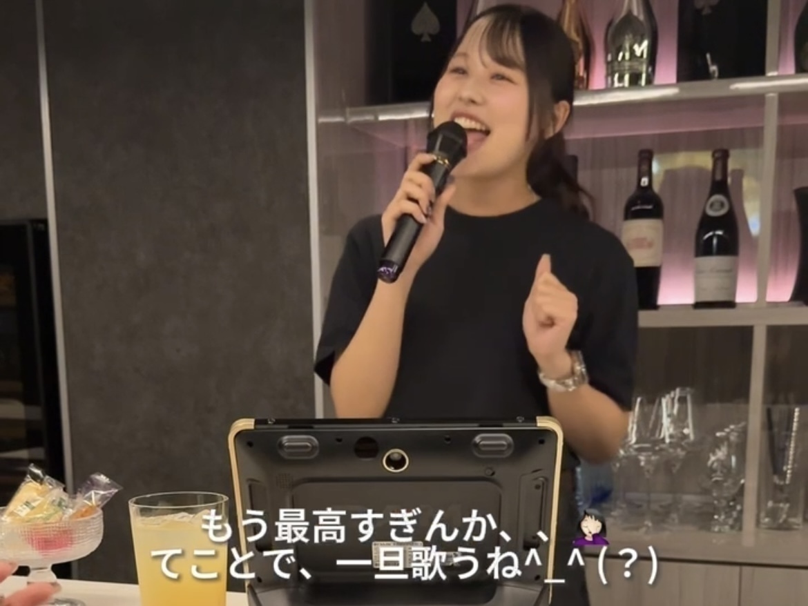 会員制バー『AURA』でバイトする女のvlog