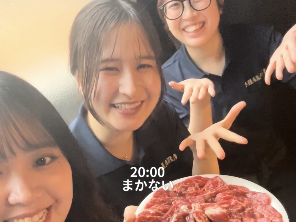 『焼肉 しゃ楽』でバイトする女子高生vlog