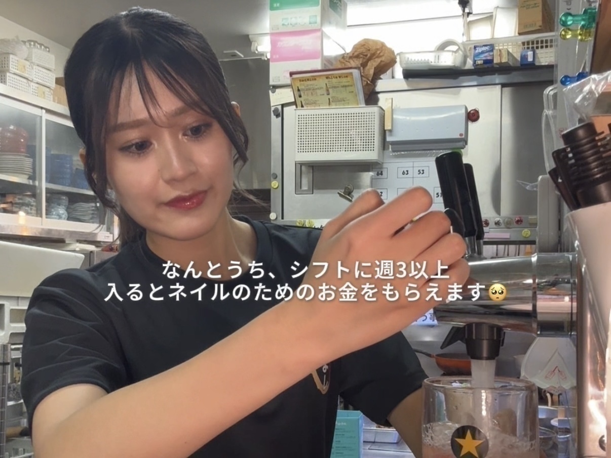 ネイル補助が出る居酒屋『路地裏酒場 仲よし』のバイトの1日