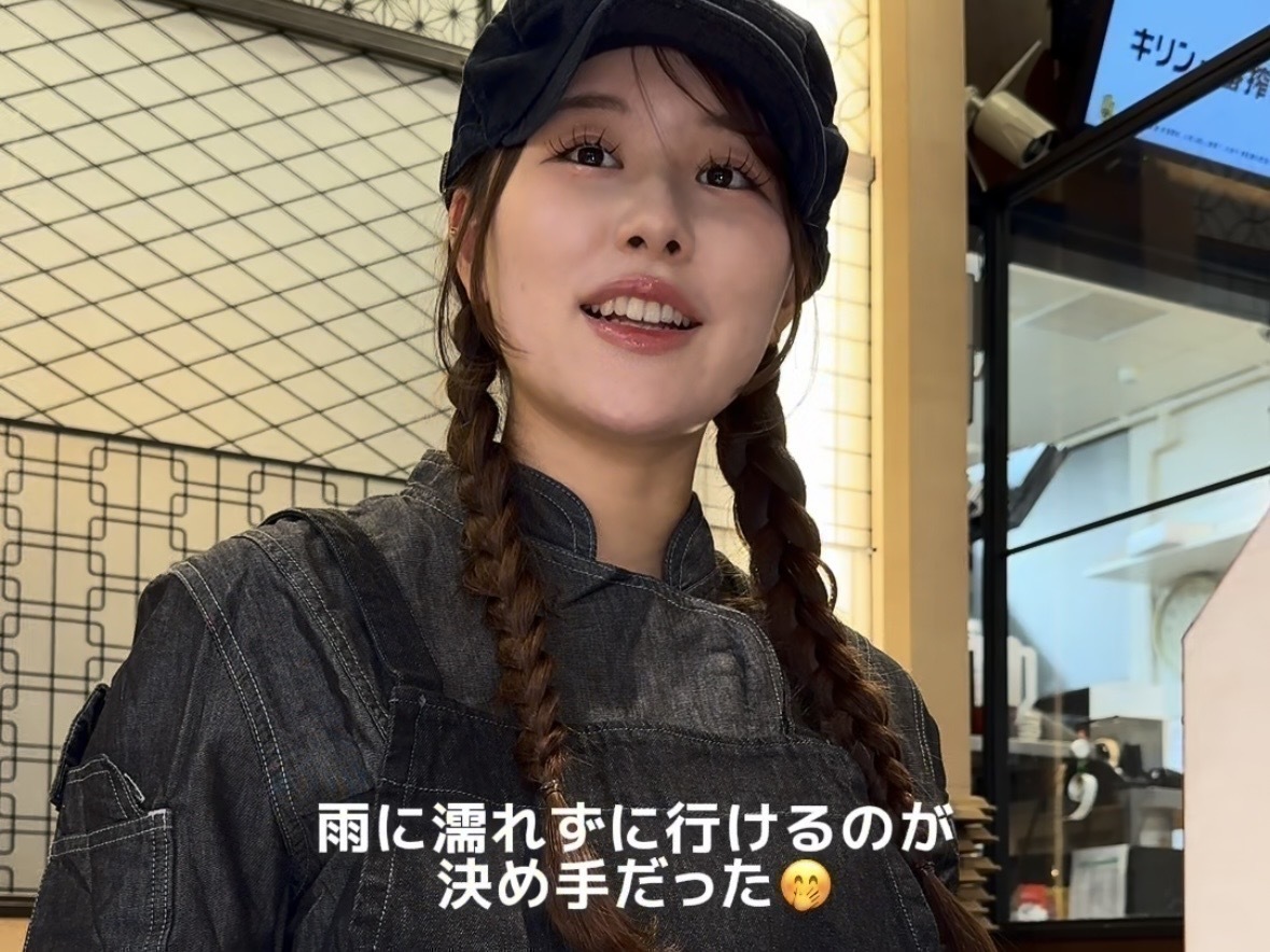 学校終わりにフードコートの「T.N. MEAT WORKS」でバイトする
