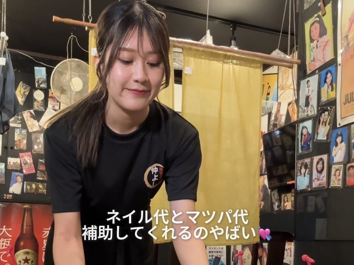 うちのバ先『路地裏酒場　仲よし』って週3回シフト入るだけで...