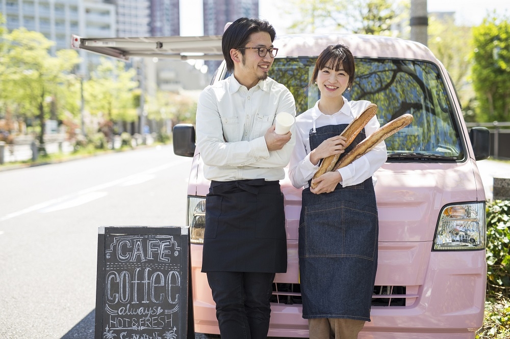 キッチンカーで飲食店を開業。成功のコツや必要な資格、集客に役立つオープンリストを紹介